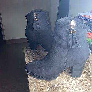 Suede black used booties